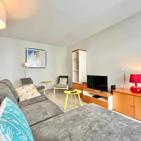 3 Pieces Renove Avec Balcon, Ascenseur Et Garage En Plein Centre D'annecy - Fr-1-432-85